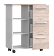 Rollcontainer/Büroschrank in heller Holzoptik mit weißem Regalteil und drei Schubladen mit silbernen Griffen, Seitenansicht von vorne rechts, eine Schublade geöffnet, auf Rollen vor weißem Hintergrund