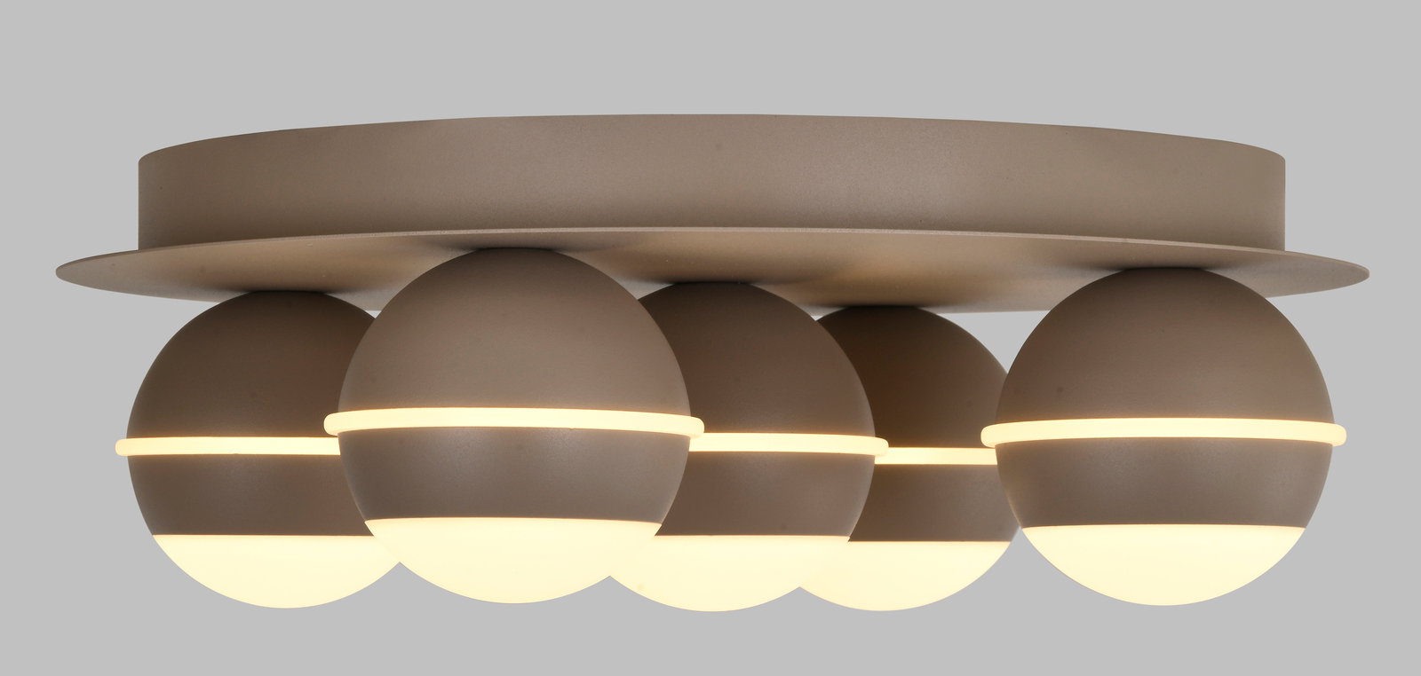 Moderne LED-Deckenleuchte mit fünf kugelförmigen Leuchtelementen, seitliche Perspektive