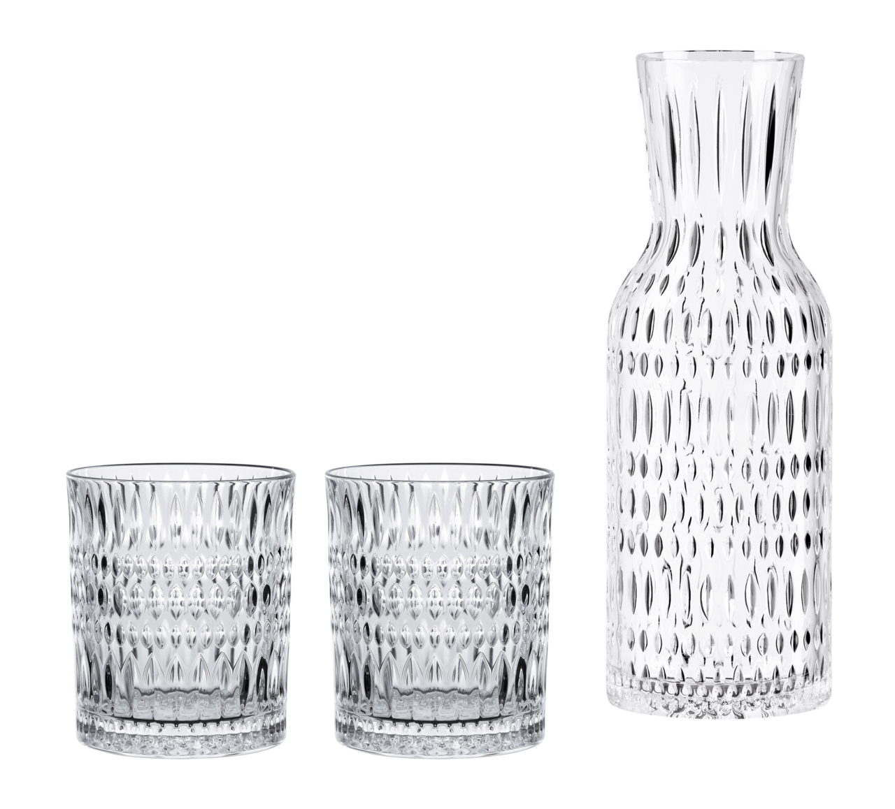Set aus zwei Trinkgläsern und einer Karaffe aus klarem Glas mit strukturiertem Design, frontal abgebildet.