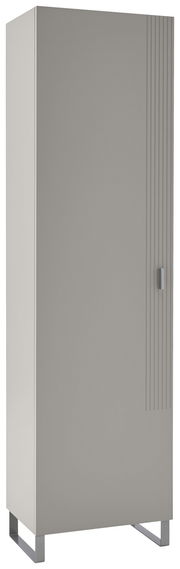 Moderner Garderobenschrank in grauer Farbe mit vertikalen Linien auf der Tür, perspektivisch von vorne links gesehen.