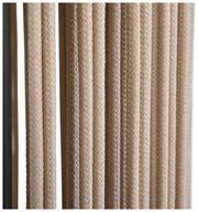 Nahaufnahme von geflochtenen Seilen in beiger Farbe, vertikale Perspektive