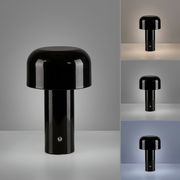 Schwarze Akku-Tischleuchte AGNES in zylindrischer Form, frontal fotografiert, mit verschiedenen Lichtstimmungen.