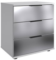 Moderne Nachtkommode mit drei Schubladen in glänzendem Silber, seitliche Perspektive