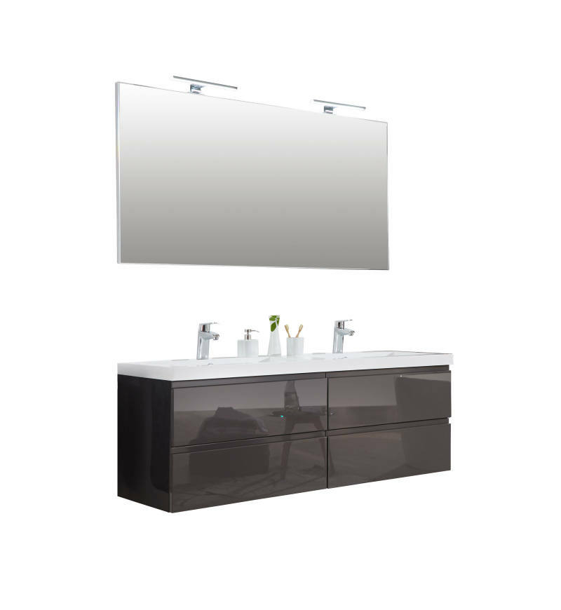 Moderne Badkombination mit großem Spiegel und Doppelwaschbecken, seitliche Perspektive