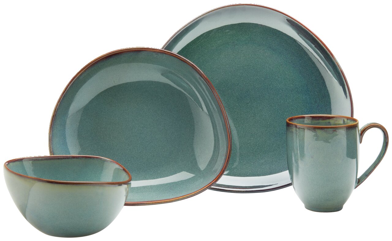 16-delige servieset van groenblauw keramiek, bestaande uit bord, schaal en kopje, zijaanzicht.