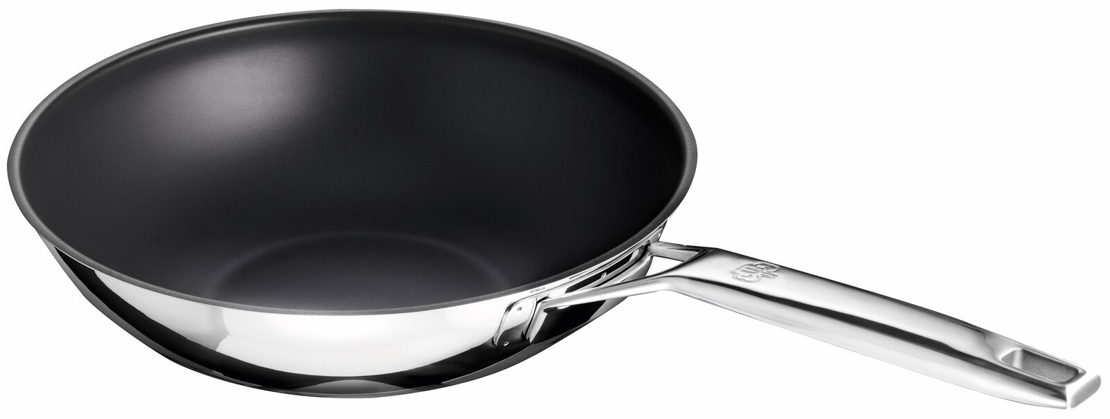 Schulte-Ufer Wokpfanne ASTRAL Schwarze beschichtete Bratpfanne mit glänzendem Edelstahlgriff, freigestellt auf weißem Hintergrund, in schräger Seitenansicht von oben