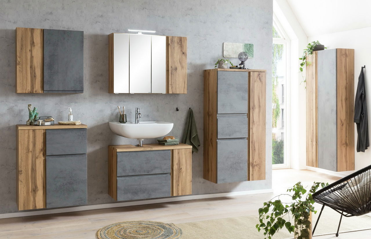 Moderner Hochschrank 65 cm in Holzoptik mit grauen Fronten, seitliche Perspektive