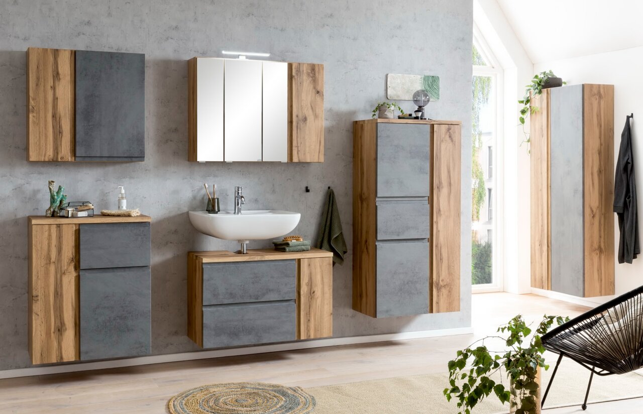 Moderne hoge kast van 65 cm in houtlook met grijze fronten, zijaanzicht