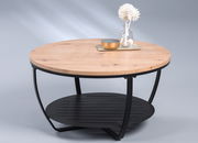 Runder Couchtisch mit Holzplatte und schwarzem Metallgestell, seitliche Perspektive