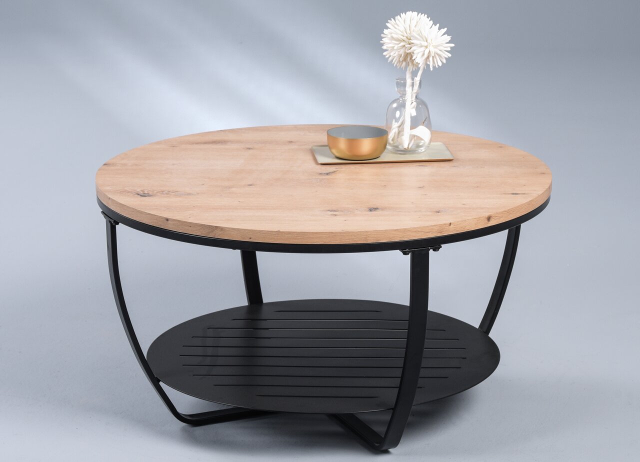 Runder Couchtisch mit Holzplatte und schwarzem Metallgestell, seitliche Perspektive