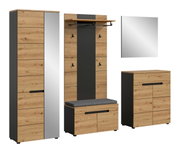 Modernes Garderoben-Set in Eiche-Optik mit schwarzen Akzenten: hoher Schrank mit Spiegel, Garderobenpaneel mit Hutablage und Haken, Sitzbank mit Polster sowie Kommode und separater Wandspiegel, dargestellt in frontaler Perspektive auf weißem Hintergrund.