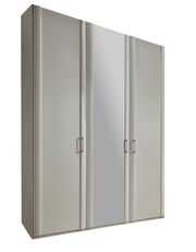 Drehtürenschrank mit vier Türen, davon eine mit Spiegel, in seitlicher Perspektive