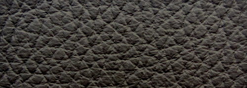 Bacher Sessel KAMA Nahaufnahme der schwarzen Lederstruktur eines Sessels