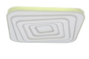Quadratische LED-Deckenleuchte in Weiß mit stufigem, geometrischem Design und leicht grünlich wirkendem Rand, frontal von unten (Untersicht) freigestellt