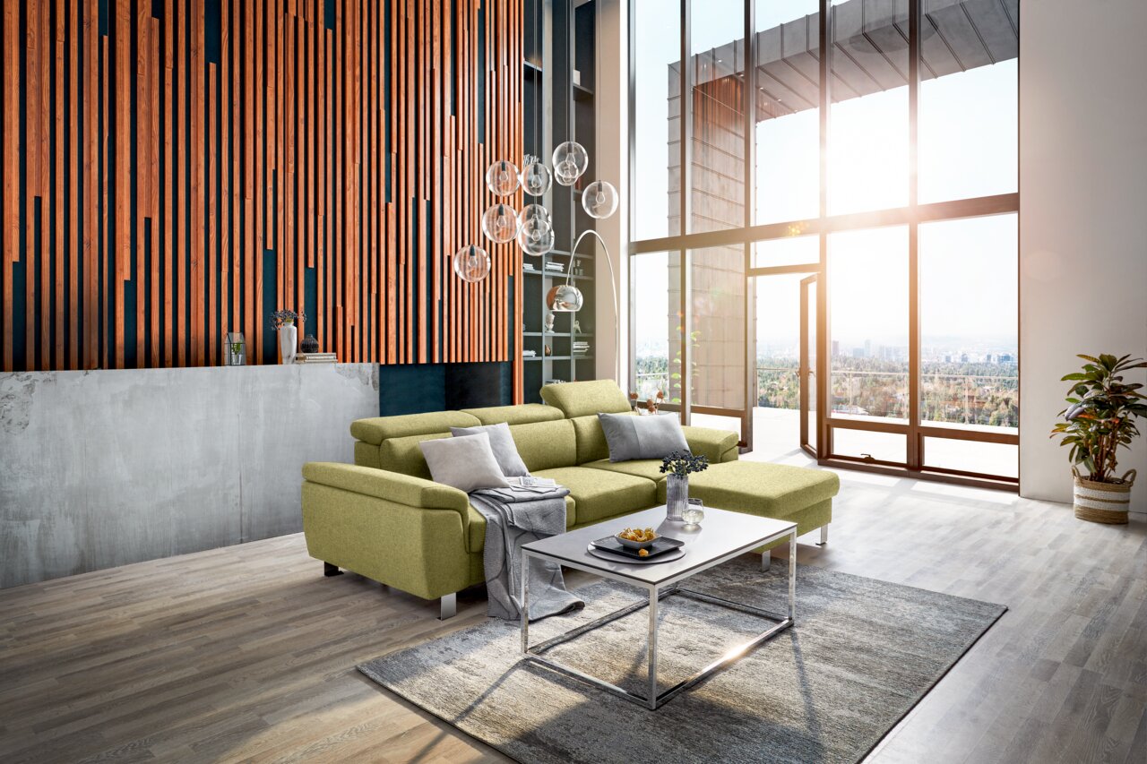 Z2 Hoekbank TIM Moderne groene hoekbank TIM in een stijlvolle woonkamer met grote ramen en houten lambrisering, zijaanzicht.
