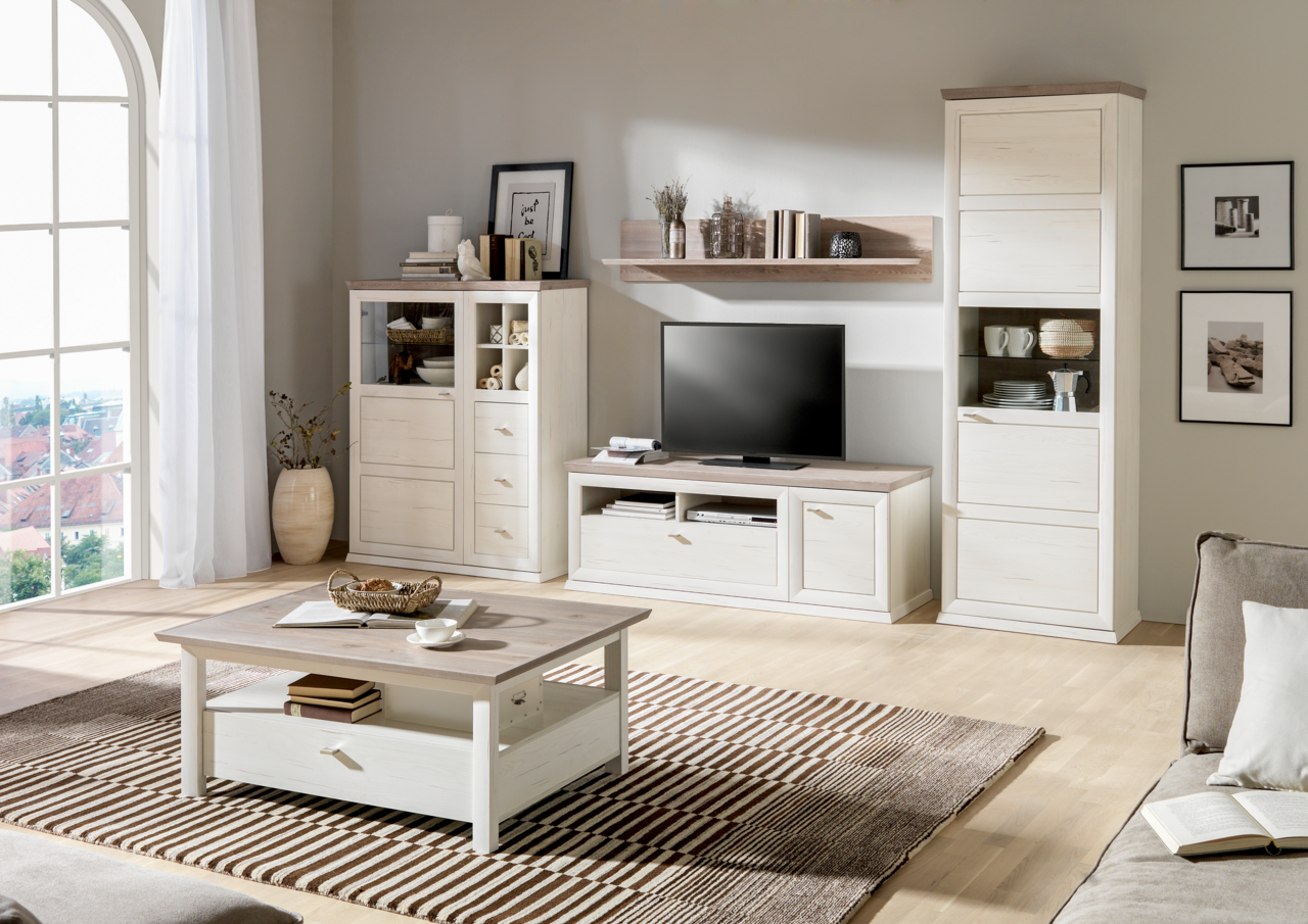 Hom´in TV-Lowboard CAMRON TV-Lowboard CAMRON in einem modernen Wohnzimmer, frontal betrachtet, mit hellem Holzdesign und Stauraum.