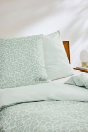 Satinbettwäsche 155x220cm in mintgrünem Leopardenmuster, seitliche Perspektive