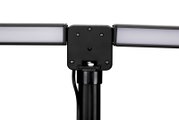 LED-Klemmleuchte in Nahaufnahme von vorne, zeigt die Leuchtarme und den Befestigungsmechanismus.