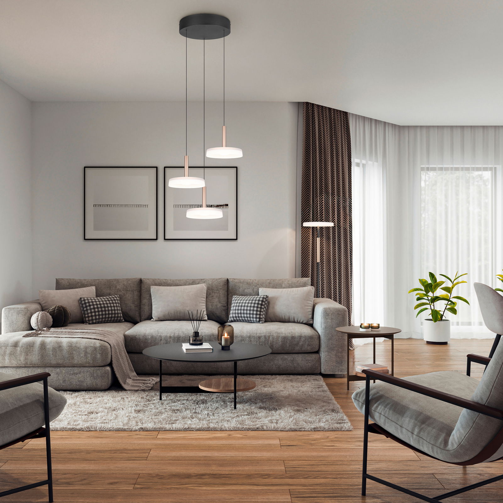 Moderne Pendelleuchte mit drei runden Lampenschirmen in einem stilvollen Wohnzimmer, seitliche Perspektive