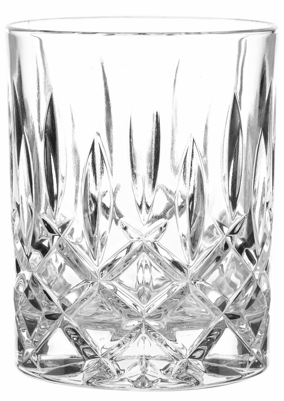 Kristallglas mit elegantem Schliffmuster, seitliche Perspektive