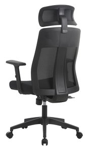 Rückansicht eines schwarzen Drehstuhls mit Netzrückenlehne und Kopfstütze