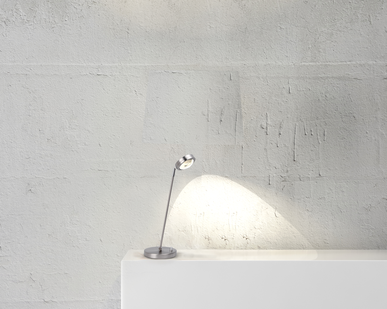LED Tischleuchte auf einem weißen Podest, seitliche Perspektive