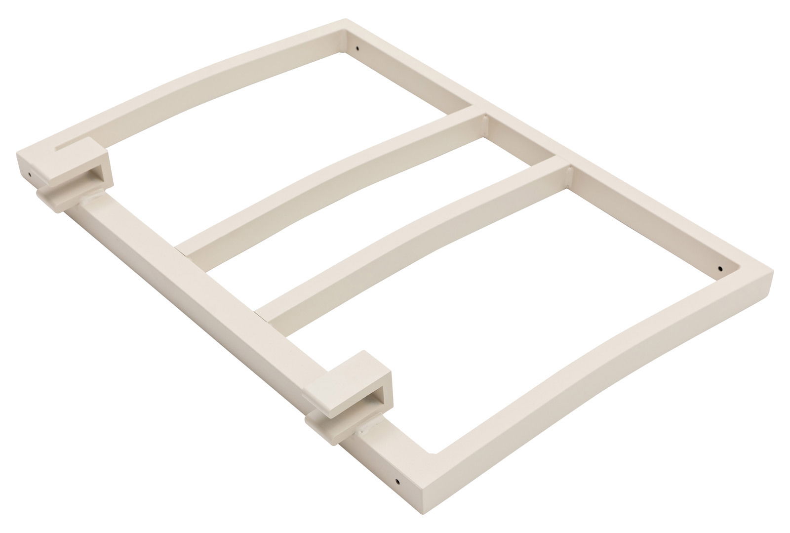 Metallrahmen in heller Farbe, perspektivisch von oben fotografiert, Teil einer Gartenlounge