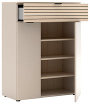 Garderobenschrank mit offener Tür und Schublade, zeigt Regalböden und moderne Holzoptik, seitliche Perspektive