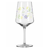 Weinglas mit floralem Muster in Gelb und Lila, seitliche Perspektive