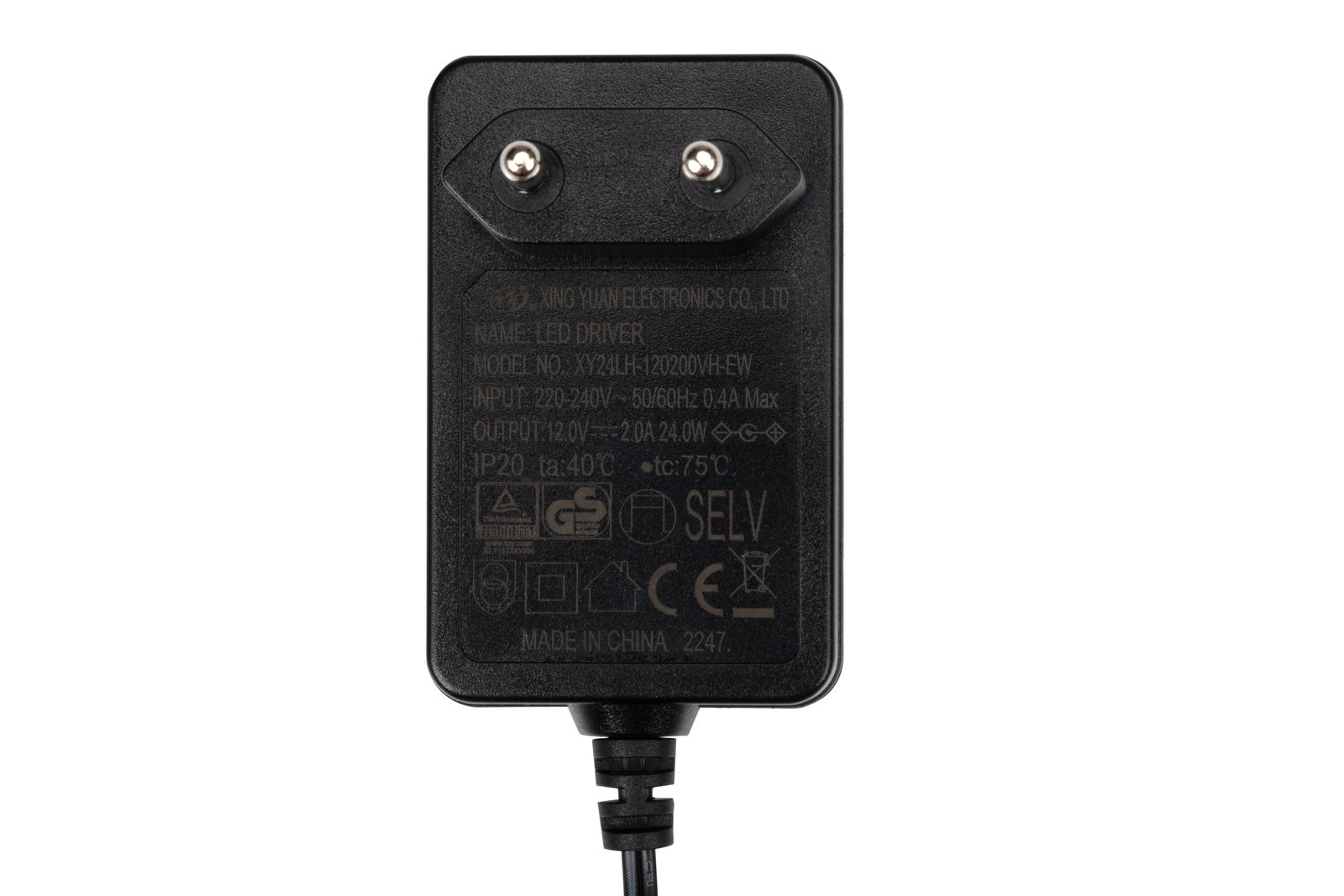 Nahaufnahme eines schwarzen LED-Treibers mit technischen Spezifikationen auf der Vorderseite, von oben betrachtet.