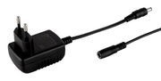 Schwarzes Netzteil mit Kabel und Stecker, seitliche Perspektive