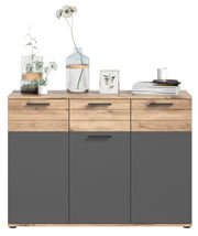 Moderne Kommode mit Holz- und Grautönen, dekoriert mit Vasen und Büchern, Frontalansicht