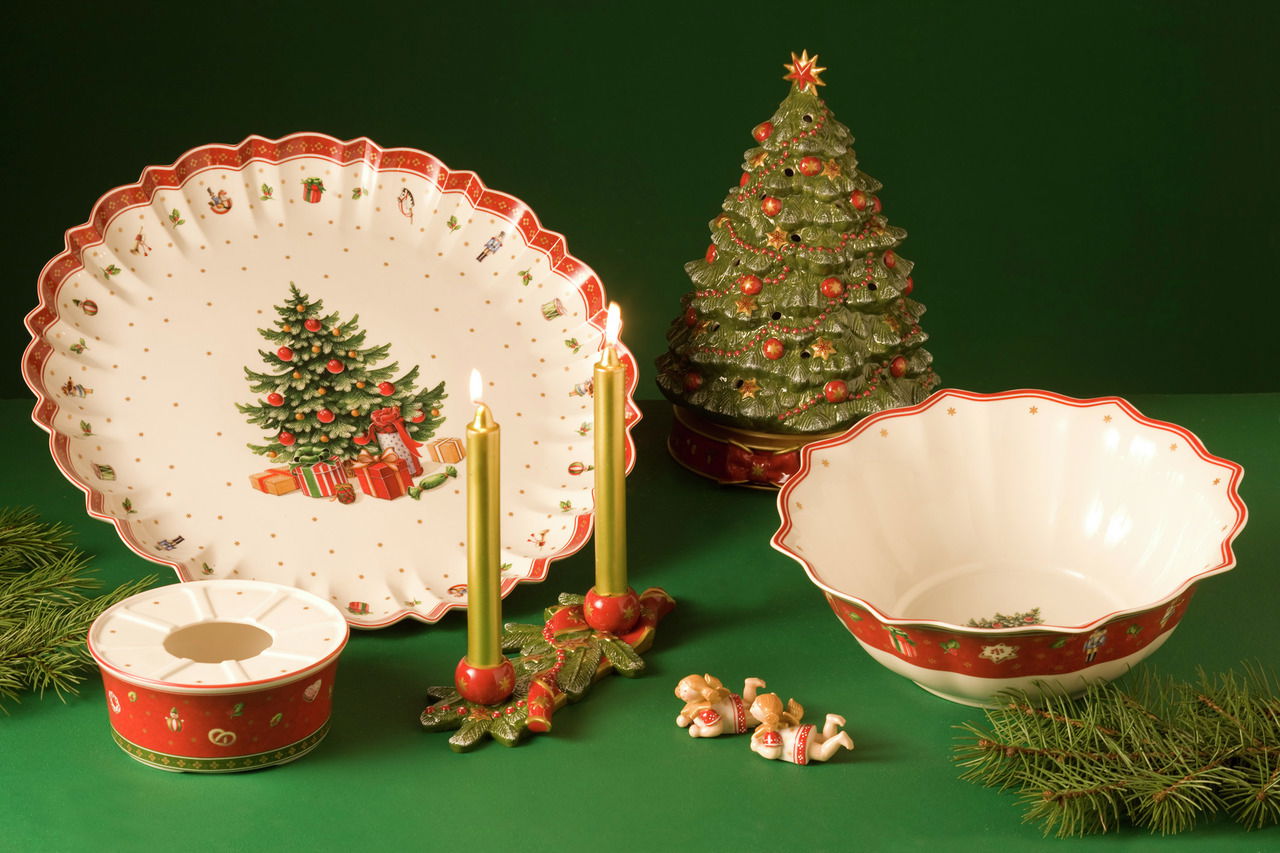 Villeroy & Boch Servierschale TOY'S DELIGHT Weihnachtliche Servierschale Toy's Delight mit rotem Rand und festlichen Motiven, von oben betrachtet.