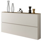 Moderner XL-Hängeschuhschrank mit zwei Schubladen, dekoriert mit minimalistischen Vasen und Objekten auf der Oberseite, seitliche Perspektive.