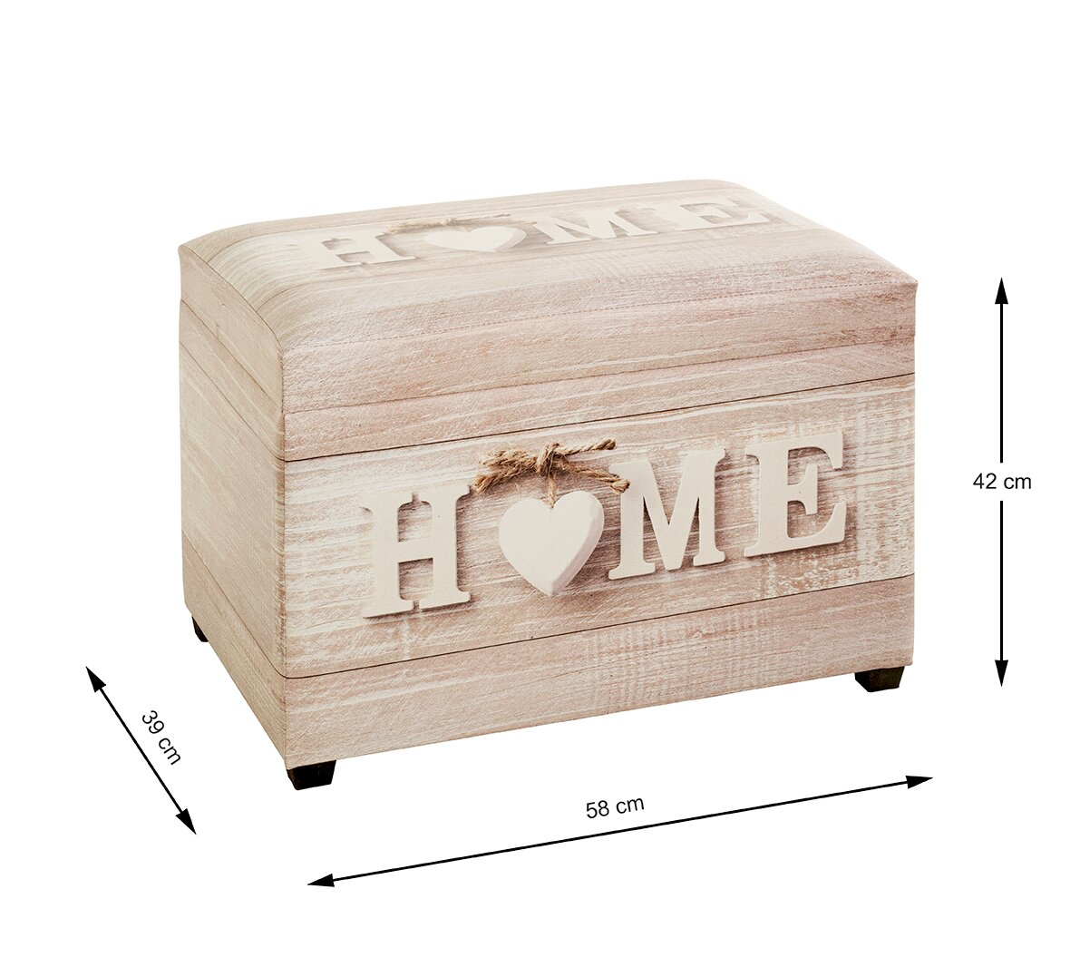 Holztruhe im Shabby-Chic-Look mit „HOME“-Schriftzug und Herzmotiv, auf kleinen Füßen, Maße ca. 58 x 39 x 42 cm, fotografiert in schräger Vorderansicht von rechts oben.
