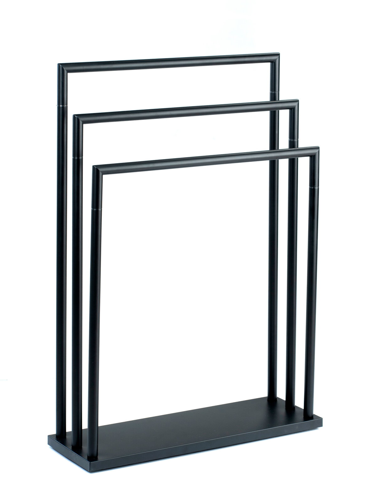 Moderner schwarzer Handtuchständer mit drei parallelen Stangen, seitliche Perspektive