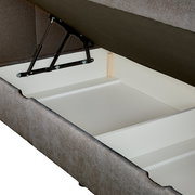 Boxbett mit geöffnetem Stauraum, seitliche Perspektive