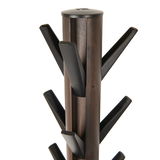 Nahaufnahme eines modernen Garderobenständers aus Holz mit schwarzen Haken, seitliche Perspektive.