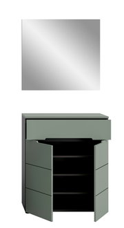 Moderner Badezimmer-Unterschrank in mattem Salbeigrün mit zwei geöffneten Türen und sichtbaren Einlegeböden, freigestellt auf weißem Hintergrund, Frontansicht leicht von oben.