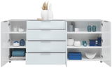 Frontale Ansicht eines weißen XL-Sideboards mit offenen Türen und Schubladen, dekoriert mit Vasen, Büchern und Kerzen.