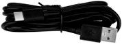 Schwarzes USB-Kabel mit USB-A- und USB-C-Steckern, seitliche Perspektive