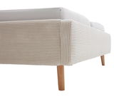 Nahaufnahme eines Polsterbetts mit geripptem Stoffbezug und Holzbeinen, seitliche Perspektive