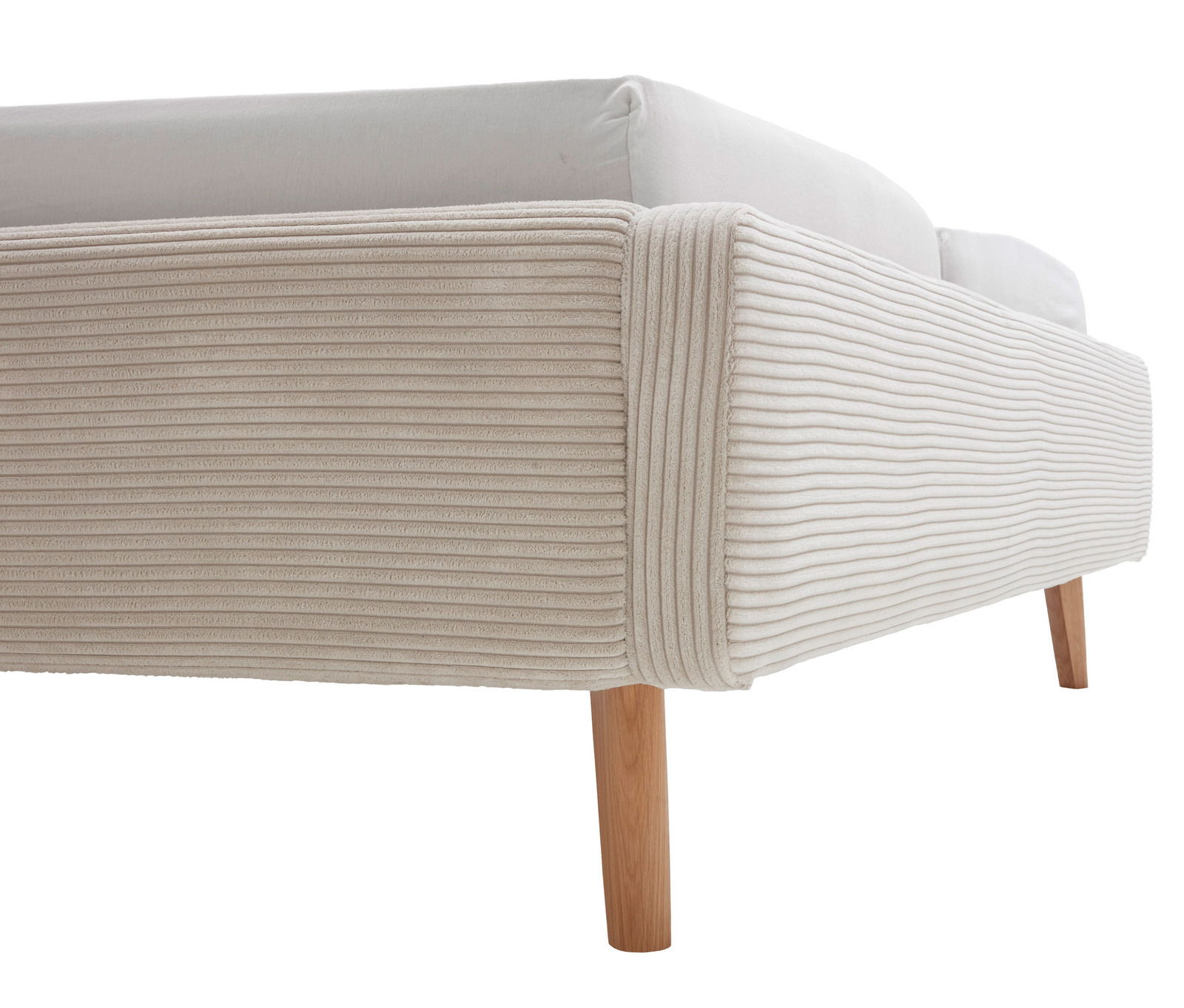 Nahaufnahme eines Polsterbetts mit geripptem Stoffbezug und Holzbeinen, seitliche Perspektive