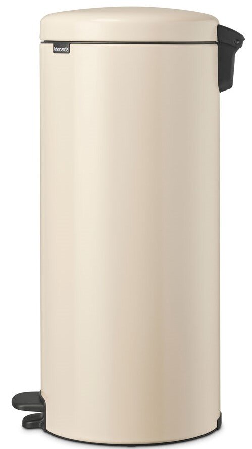 Beige Brabantia-pedaalemmer, van voren gefotografeerd, met pedaalmechanisme en afgeronde deksel.