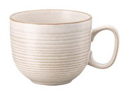 Cappuccino-Obertasse in Sandfarbe mit geriffelter Oberfläche, seitliche Perspektive