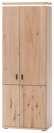 Garderobenschrank aus hellem Holz mit zwei Türen, frontal fotografiert