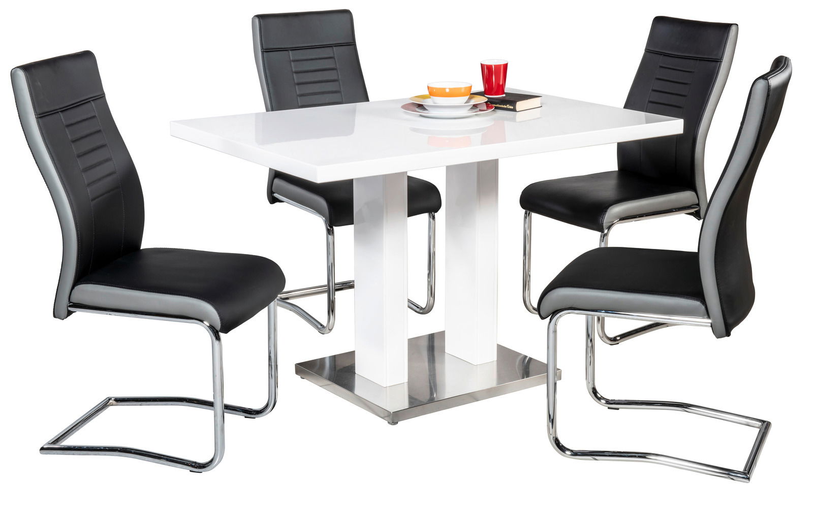 Moderner Esstisch mit weißer Hochglanzoberfläche und vier schwarzen Freischwingerstühlen aus Leder, seitliche Perspektive