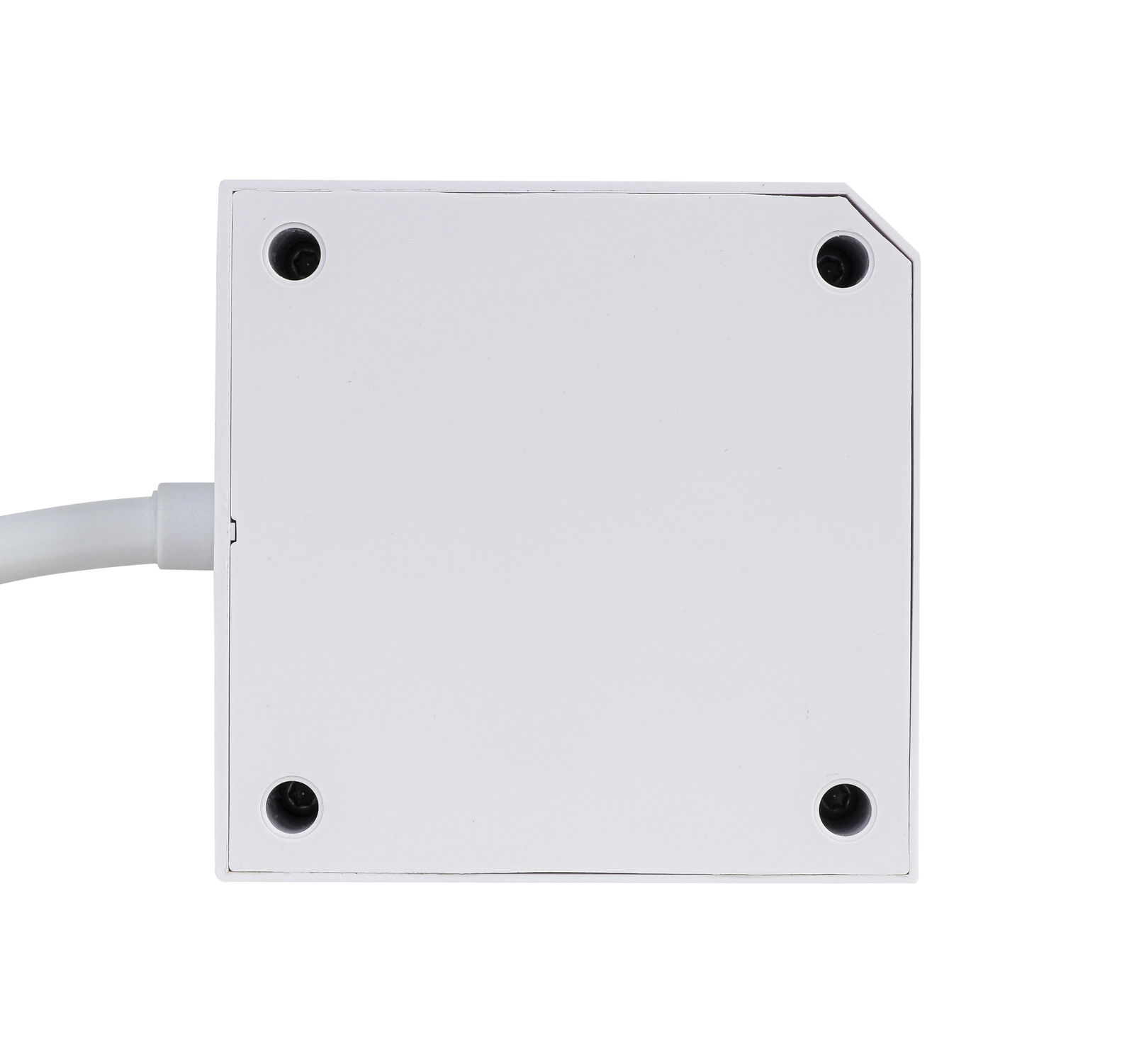 Ansicht von oben auf einen weißen Steckdosenwürfel mit vier Schraubenlöchern und einem Kabelanschluss an der Seite.