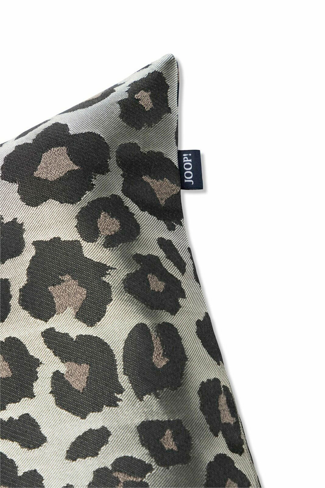 Zierkissenhülle 40x40 cm mit Leopardenmuster, Nahaufnahme der Ecke mit Markenetikett