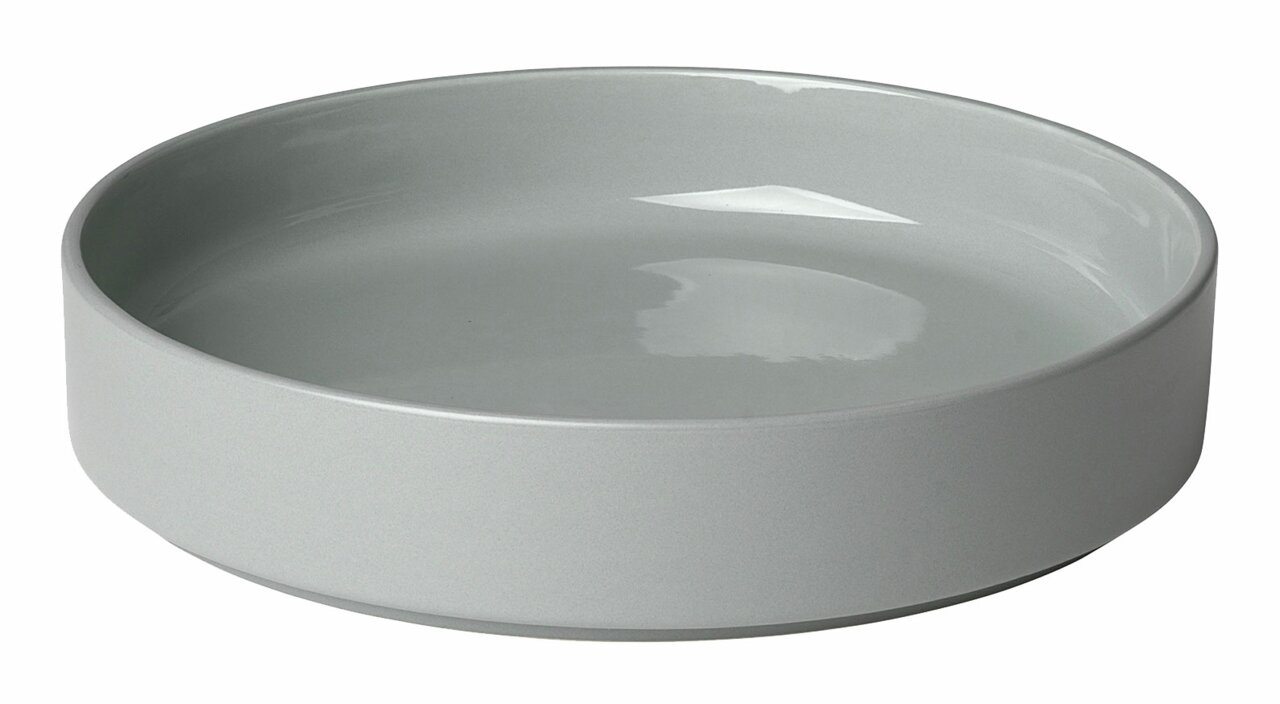 blomus Tiefer Teller 680ml PILAR Grauer tiefer Teller aus der Seitenperspektive, Modell PILAR Mirage G
